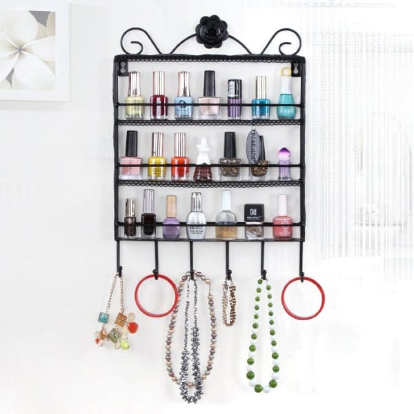 Un meuble mural pour ranger ses bijoux et son maquillage