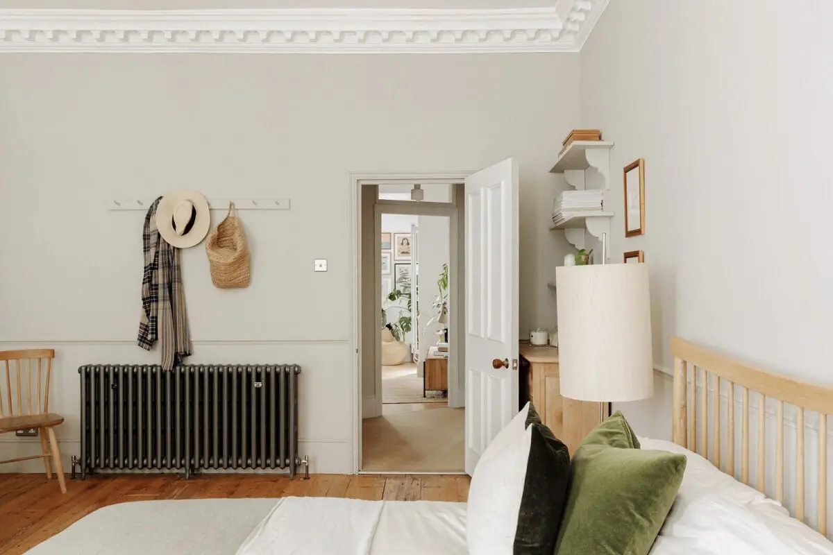 belle hauteur sous plafond et moulures