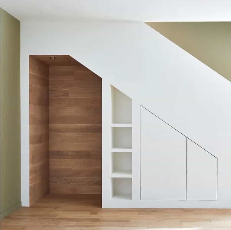 L'espace sous escalier avant son aménagement